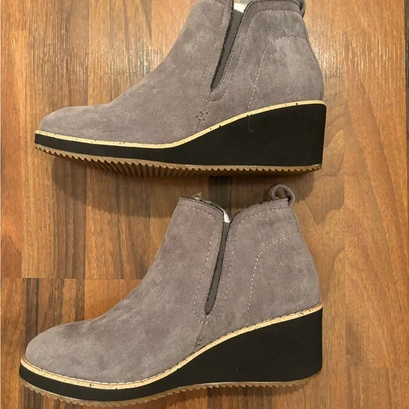 Boutique Corkys Gray Suede (man made) Ankle Booties - Picture 3 of 6